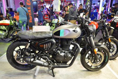 Pasay, PH-16 - 16 Nisan 2023 tarihinde Filipinler, Pasay 'da Makina Moto fuarında Royal Enfield motorsikleti. Makina Moto, Filipinler 'de düzenlenen bir motosiklet gösterisi..