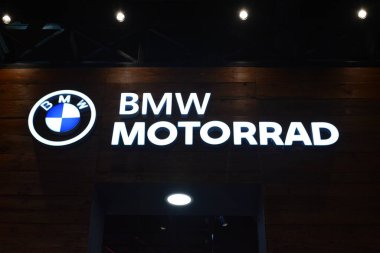 Pasay, PH - APR 16 - 16 Nisan 2023 tarihinde Filipinler, Pasay 'da Makina Moto fuarında Bmw motorrad standı tabelası. Makina Moto, Filipinler 'de düzenlenen bir motosiklet gösterisi..