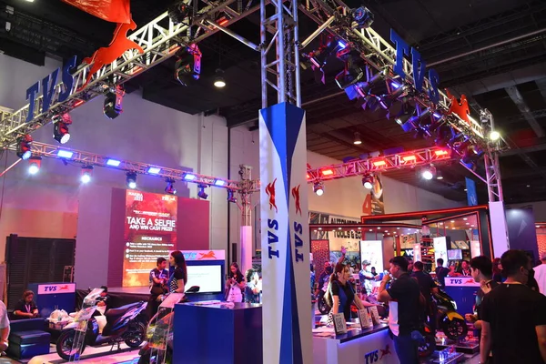 Pasay, PH-16 - Makina Moto 'daki TV standı 16 Nisan 2023 Pasay, Filipinler. Makina Moto, Filipinler 'de düzenlenen bir motosiklet gösterisi..