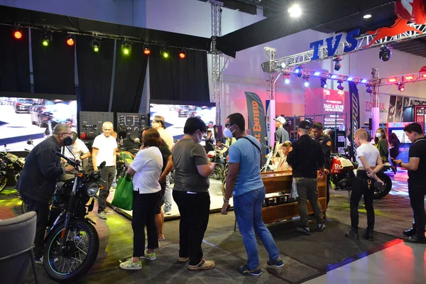 Pasay, PH-16 - 16 Nisan 2023 tarihinde Filipinler, Pasay 'da Makina Moto' da Royal Enfield standında. Makina Moto, Filipinler 'de düzenlenen bir motosiklet gösterisi..
