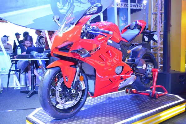 stock image PASAY, PH - APR 16 - Ducati panigale v4 motorcycle at makina moto show on April 16, 2023 in Pasay, Philippines. Makina moto is a motorcycle show event held in Philippines.