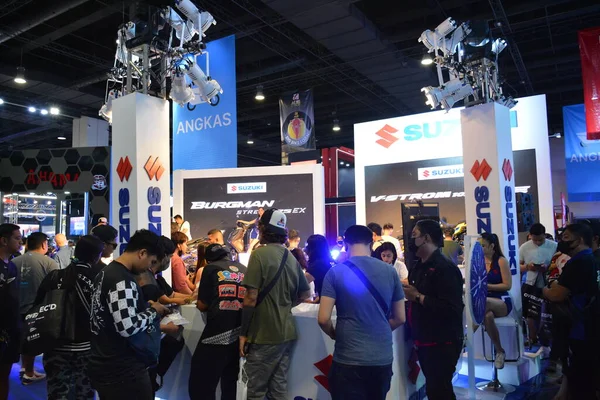 Pasay, PH - 16 Nisan - Suzuki standı Makina Moto Show 'da 16 Nisan 2023 Pasay, Filipinler. Makina Moto, Filipinler 'de düzenlenen bir motosiklet gösterisi..