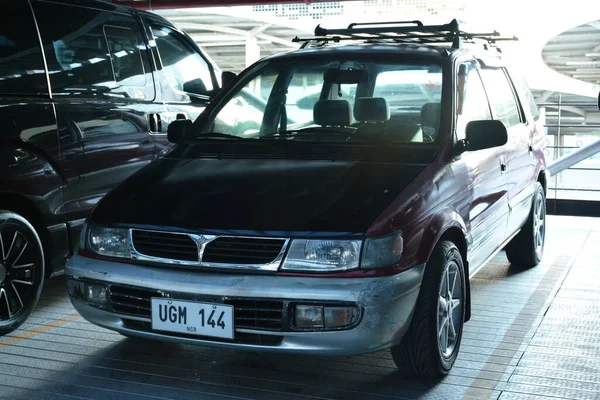 Quezon City Maj Mitsubishi Rymdutrustning Östra Sidan Kollektiv Bil Träffas — Stockfoto