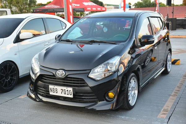 Quezon City May Toyota Wigo Східній Стороні Колективного Автомобіля Зустрічаються — стокове фото