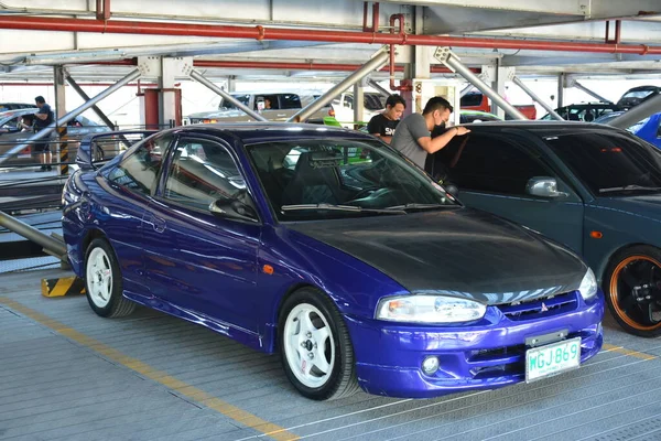 Quezon City Maj Zaćmienie Mitsubishi Przy Wschodniej Stronie Zbiorowy Samochód — Zdjęcie stockowe