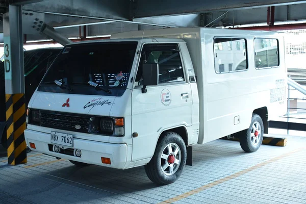 Кейзон Сити Мая Mitsubishi L300 Восточной Стороне Коллективного Автомобиля Встретиться — стоковое фото