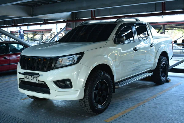 QUEZON CITY, PH - 7 Mayıs - Nissan Navara 7 Mayıs 2023 tarihinde Quezon City, Filipinler 'de bir araya geldi. Doğu Yakası Kolektifi, Filipinler 'de düzenlenen bir araba buluşması..