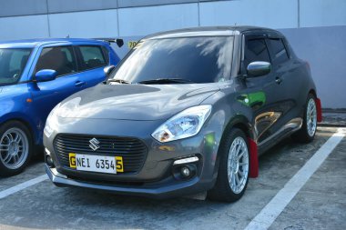 PASIG, PH - APR 30 - Suzuki Swift 30 Nisan 2023 tarihinde Pasig, Filipinler 'de zevkle inşa edildi. Filipinler 'de zevkle yapılmış bir araba tanışma grubu var..