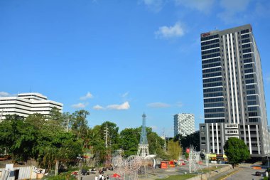 QUEZON CITY, PH - 7 Mayıs - Eton siber pod binası cephesi 7 Mayıs 2023 tarihinde Quezon City, Filipinler 'de. Eton, Filipinler 'in önde gelen emlak gelişimlerinden biridir..