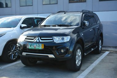 PASIG, PH - APR 30 - Mitsubishi montero 30 Nisan 2023 tarihinde Pasig, Filipinler 'de zevkle inşa edildi. Filipinler 'de zevkle yapılmış bir araba tanışma grubu var..