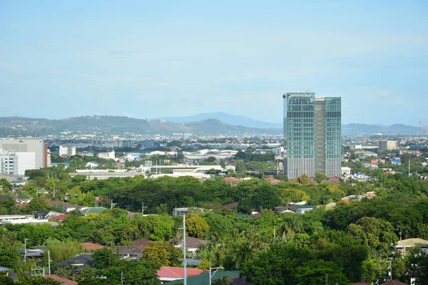 PASIG, PH - 30 Nisan - Pasig şehri genel görünümü 30 Nisan 2023 Pasig, Filipinler. Pasig şehri Filipinler 'de ofisleri ve lüks evleri olan büyük bir ilçedir..