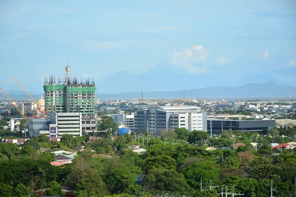 パシグ April フィリピンのパシグで4月30日 2023日に昼間のパシグ市の概要 パシッグシティは フィリピンのオフィスと高級住宅が混在する大きな地区です — ストック写真