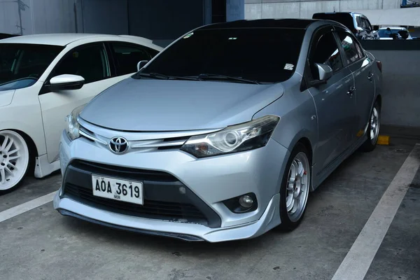 PASIG, PH - APR 30 - Toyota vios 30 Nisan 2023 tarihinde Pasig, Filipinler 'de zevkle inşa edildi. Filipinler 'de zevkle yapılmış bir araba tanışma grubu var..