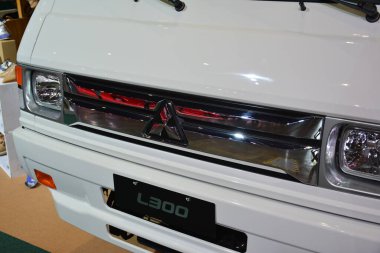 Pasay, PH - 12 AUG - Mitsubishi l300 fb Mitsubishi Motors 60. yıldönümü 12 Ağustos 2023, Pasay, Filipinler. Mitsubishi Tokyo, Japonya 'da bir Japon otomobil üreticisi..