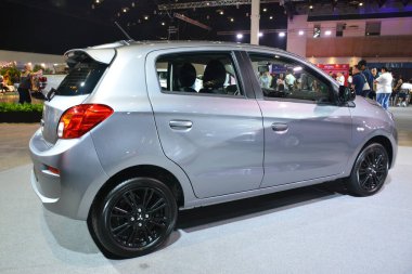 Pasay, PH - 12 AUG Mitsubishi Motor 'daki Mitsubishi serabı 12 Ağustos 2023' te Pasay, Filipinler 'de 60. yıldönümü. Mitsubishi Tokyo, Japonya 'da bir Japon otomobil üreticisi..