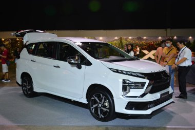 Pasay, PH - 12 AUG Mitsubishi xpander Mitsubishi Motors 60. yıldönümü 12 Ağustos 2023, Pasay, Filipinler. Mitsubishi Tokyo, Japonya 'da bir Japon otomobil üreticisi..