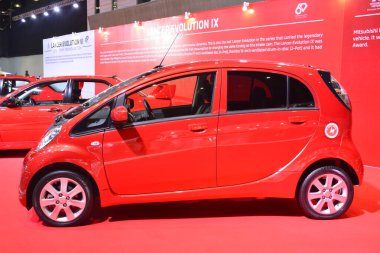 Pasay, PH - 12 AUG Mitsubishi i-miev Mitsubishi Motor 'da 12 Ağustos 2023' te Pasay, Filipinler 'de 60. yıldönümü. Mitsubishi Tokyo, Japonya 'da bir Japon otomobil üreticisi..