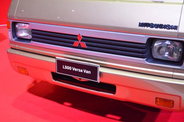 Pasay, PH - 12 AUG - Mitsubishi L300 versa minibüsü Mitsubishi Motor 'un 60. yıldönümünde 12 Ağustos 2023, Pasay, Filipinler. Mitsubishi Tokyo, Japonya 'da bir Japon otomobil üreticisi..