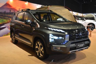 Pasay, PH - 12 AUG Mitsubishi xpander geçidi Mitsubishi Motors 60. yıldönümü 12 Ağustos 2023 Pasay, Filipinler. Mitsubishi Tokyo, Japonya 'da bir Japon otomobil üreticisi..