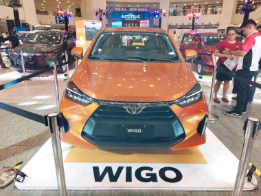 QUEZON CITY, PH - 15 Temmuz - 15 Temmuz 2023 'te Filipinler' in Quezon şehrinde yeni Toyota wigo. Toyota, Japonya 'nın Aichi kentindeki dünyanın en büyük otomobil üreticilerinden biridir..