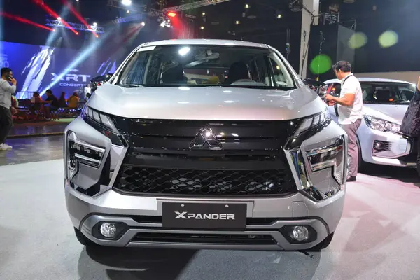 Pasay, PH - 12 AUG Mitsubishi xpander Mitsubishi Motors 60. yıldönümü 12 Ağustos 2023, Pasay, Filipinler. Mitsubishi Tokyo, Japonya 'da bir Japon otomobil üreticisi..