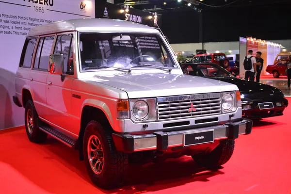 Pasay, PH - 12 AUG Mitsubishi pajero Mitsubishi Motors 60. yıldönümü 12 Ağustos 2023, Pasay, Filipinler. Mitsubishi Tokyo, Japonya 'da bir Japon otomobil üreticisi..