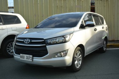 PARANAQUE, PH - 5 AUG - Toyota innova at hoon fest car meet on August 5, 2023, Paranaque, Filipinler. Hoon Fest, Filipinler 'de düzenlenen bir pazar sonrası araba yarışması..