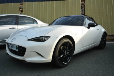 PARANAQUE, PH - 5 AUG Mazda Mx5 Hoon Fest arabasında 5 Ağustos 2023 'te Paranaque, Filipinler' de buluşacak. Hoon Fest, Filipinler 'de düzenlenen bir pazar sonrası araba yarışması..