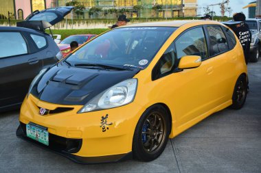 PARANAQUE, PH - 5 AUG - Honda jazz at hoon fest car meet on August 5, 2023, Paranaque, Filipinler. Hoon Fest, Filipinler 'de düzenlenen bir pazar sonrası araba yarışması..