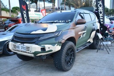 PARANAQUE, PH - 5 AUG Mitsubishi montero 5 Ağustos 2023 'te Paranaque, Filipinler' de buluşacak. Hoon Fest, Filipinler 'de düzenlenen bir pazar sonrası araba yarışması..