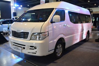 Pasay, PH - 8 Temmuz - Filipin Ticari Araç Fuarı 'nda Chery transcom minibüsü 8 Temmuz 2023 tarihinde Pasay, Filipinler' de. Filipin Ticari Araç Fuarı, Filipinler 'de düzenlenen yıllık otobüs ve kamyon fuarıdır..