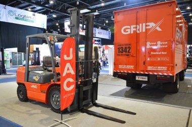 Pasay, PH - 19 AUG - 19 Ağustos 2023 'te Pasay, Filipinler' de yapılan Ulaştırma ve Lojistik gösterisinde Jack h30 forklift. Ulaştırma ve Lojistik Filipinler 'de yıllık bir kamyon fuarıdır..