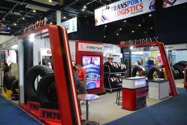 Pasay, PH - 19 AUG Firemax lastik standı 19 Ağustos 2023 'te Pasay, Filipinler' de. Ulaştırma ve Lojistik Filipinler 'de yıllık bir kamyon fuarıdır..