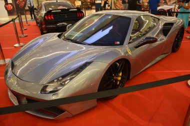 QUEZON CITY, PH - 19 AUG - Ferrari 488 Spider 19 Ağustos 2023 tarihinde Quezon City, Filipinler 'de çarpışan araba fuarına. Tampon tampona, Filipinler 'de ülke çapında düzenlenen bir otomobil fuarı..