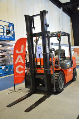 Pasay, PH - 19 AUG - 19 Ağustos 2023 'te Pasay, Filipinler' de yapılan Ulaştırma ve Lojistik gösterisinde Jack h30 forklift. Ulaştırma ve Lojistik Filipinler 'de yıllık bir kamyon fuarıdır..