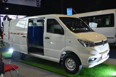Pasay, PH - 19 AUG - Dongfeng ev30 panelvanı 19 Ağustos 2023 tarihinde Pasay, Filipinler 'de. Ulaştırma ve Lojistik Filipinler 'de yıllık bir kamyon fuarıdır..