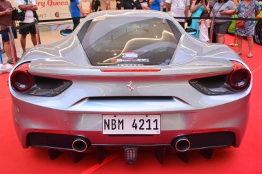 QUEZON CITY, PH - 19 AUG - Ferrari 488 Spider 19 Ağustos 2023 tarihinde Quezon City, Filipinler 'de çarpışan araba fuarına. Tampon tampona, Filipinler 'de ülke çapında düzenlenen bir otomobil fuarı..