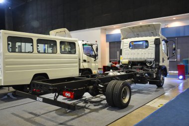 Pasay, PH - 19 AUG 19 - 19 Ağustos 2023 'te Pasay, Filipinler' de Ulaştırma ve Lojistik 'teki Forland L5 çıplak şasi kamyonu. Ulaştırma ve Lojistik Filipinler 'de yıllık bir kamyon fuarıdır..