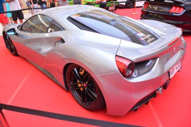 QUEZON CITY, PH - 19 AUG - Ferrari 488 Spider 19 Ağustos 2023 tarihinde Quezon City, Filipinler 'de çarpışan araba fuarına. Tampon tampona, Filipinler 'de ülke çapında düzenlenen bir otomobil fuarı..