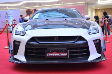 QUEZON CITY, PH - 19 AUG - Nissan gtr 19 Ağustos 2023 tarihinde Quezon City, Filipinler 'de çarpışan araba fuarına. Tampon tampona, Filipinler 'de ülke çapında düzenlenen bir otomobil fuarı..