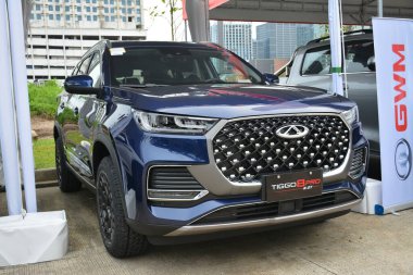 QUEZON CITY, PH - SEPT 24 - Chery Tiggo 8 pro at 4X4 Expo on September 24, 2023, Quezon City, Filipinler. 4X4 Expo, Filipinler 'de düzenlenen bir off-road araç etkinliğidir..