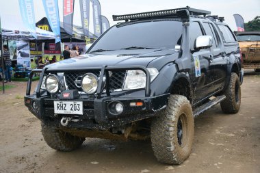 QUEZON CITY, PH - SEPT 24 - Nissan navara 4X4 Expo 'da 24 Eylül 2023' te Quezon City, Filipinler 'de. 4X4 Expo, Filipinler 'de düzenlenen bir off-road araç etkinliğidir..