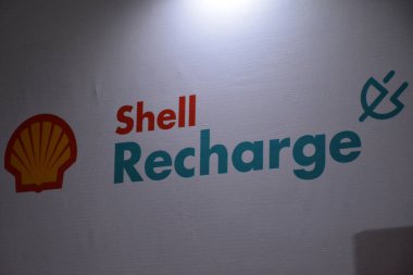 PAsay, PH-OCT 21 - 21 Ekim 2023 'te Filipinler, Pasay' da Phil elektrikli araç zirvesinde şarj kabini tabelası. Phil elektrikli araç zirvesi, Filipinler 'de her yıl düzenlenen bir otomobil fuarıdır..