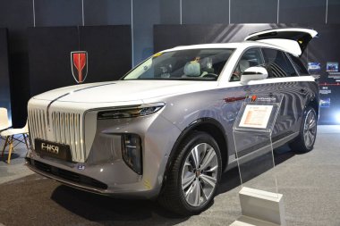 PAsay, PH - OCT 21 - Hongqi ehs9 Phil elektrikli araç zirvesinde 21 Ekim 2023, Pasay, Filipinler. Phil elektrikli araç zirvesi, Filipinler 'de her yıl düzenlenen bir otomobil fuarıdır..