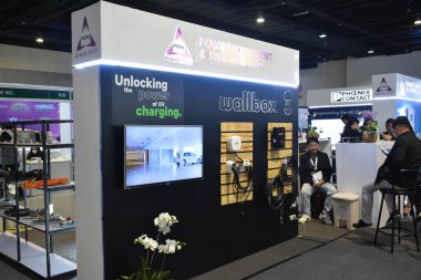 Pasay, PH-OCT 21 - Wallbox şarj kabini, 21 Ekim 2023 tarihinde Pasay, Filipinler 'de Phil elektrikli araç zirvesinde. Phil elektrikli araç zirvesi, Filipinler 'de her yıl düzenlenen bir otomobil fuarıdır..