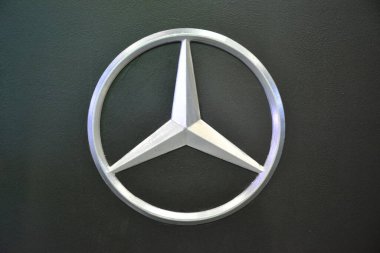 Pasay, PH-OCT 21 - Mercedes Benz Eqb 250 amblemi 21 Ekim 2023 tarihinde Pasay, Filipinler 'de yapılan elektrikli araç zirvesinde. Phil elektrikli araç zirvesi, Filipinler 'de her yıl düzenlenen bir otomobil fuarıdır..