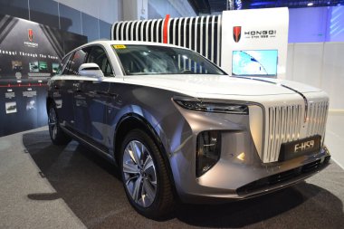 PAsay, PH - OCT 21 - Hongqi ehs9 Phil elektrikli araç zirvesinde 21 Ekim 2023, Pasay, Filipinler. Phil elektrikli araç zirvesi, Filipinler 'de her yıl düzenlenen bir otomobil fuarıdır..