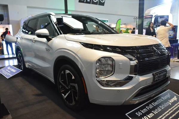 PAsay, PH-OCT 21 - Mitsubishi yabancılar fev Phil elektrikli araç zirvesinde 21 Ekim 2023 tarihinde Pasay, Filipinler 'de. Phil elektrikli araç zirvesi, Filipinler 'de her yıl düzenlenen bir otomobil fuarıdır..