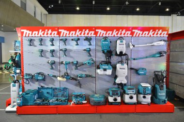 Pasay, PH - SEPT 16 - Makita standı 16 Eylül 2023 tarihinde Pasay, Filipinler 'de sergilendi. Performans ve yaşam tarzı fuarı, Filipinler 'de düzenlenen yıllık ulaşım etkinliğidir..