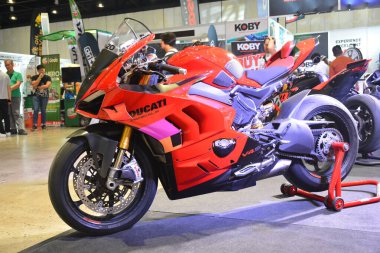 PAsay, PH - SEPT 16 - Ducati panigale v4 16 Eylül 2023 tarihinde Pasay, Filipinler 'de sergilendi. Performans ve yaşam tarzı fuarı, Filipinler 'de düzenlenen yıllık ulaşım etkinliğidir..